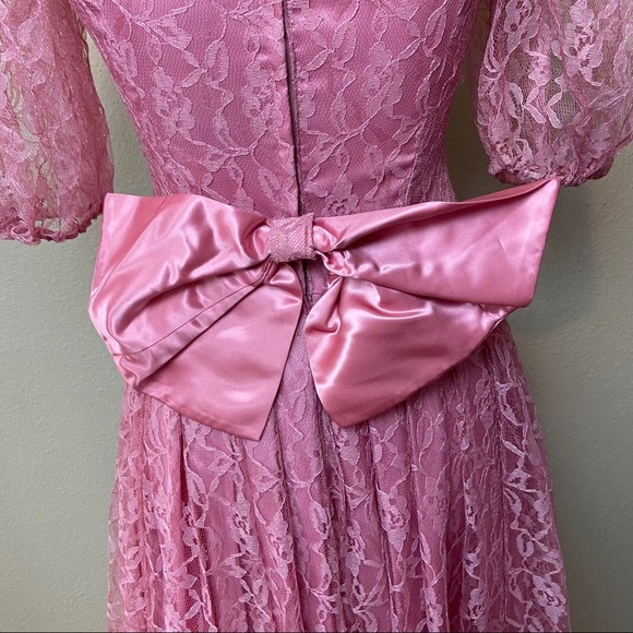 Vintage Pink Lace Dress with Bow on Back - 6 - Picture 6 of 12